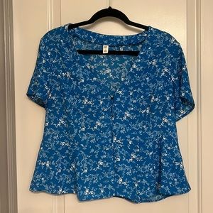 Adorable BP floral top in size Large